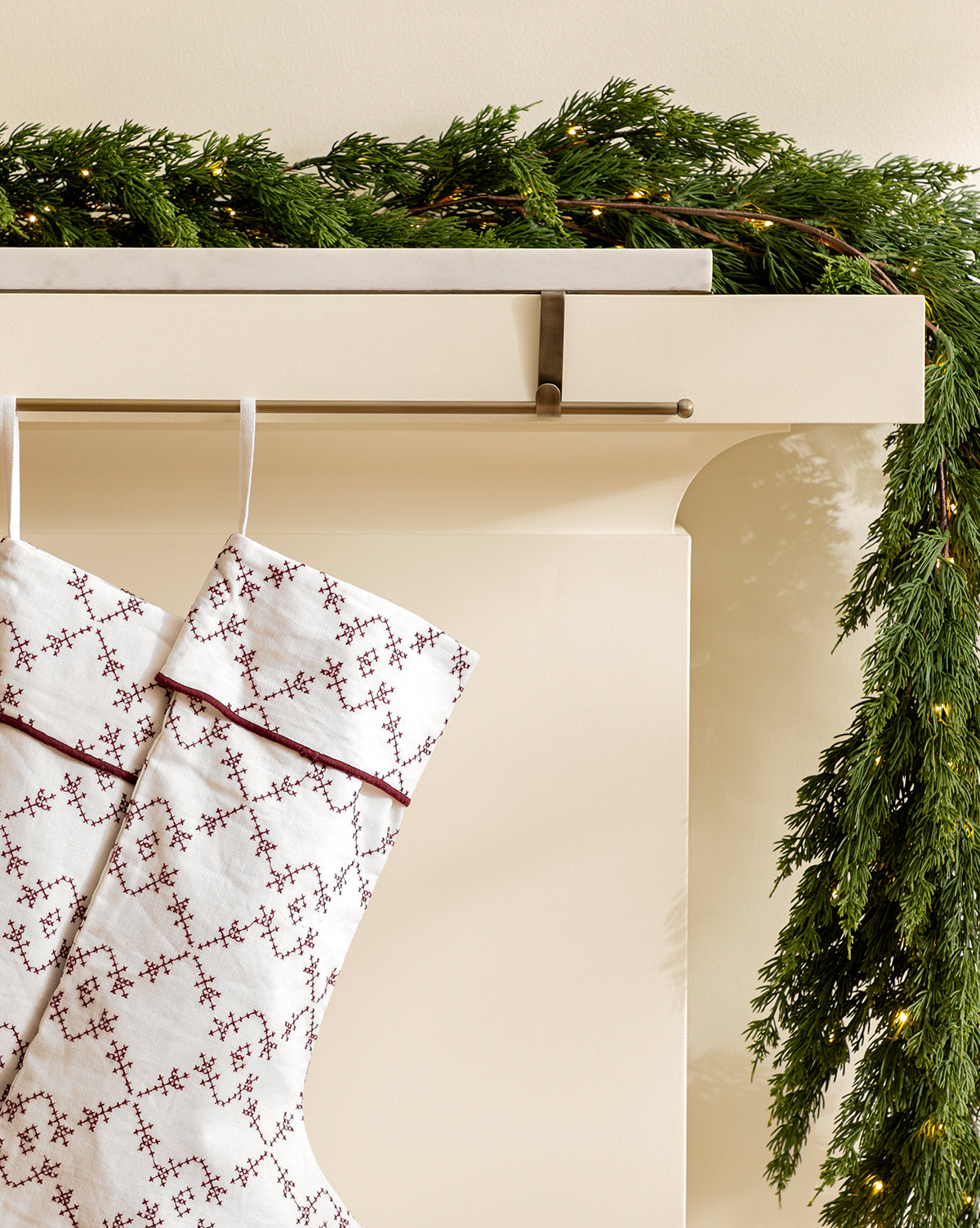 25" Marble Stocking Holder with Rod