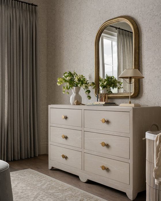 Lilah Dresser