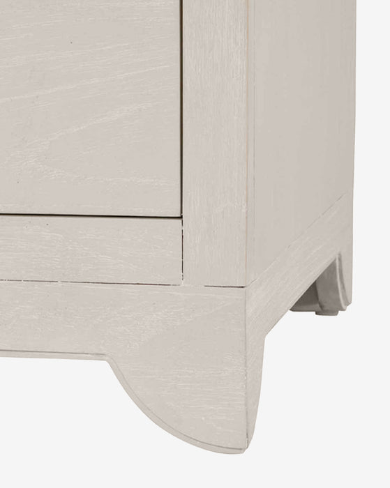 Lilah Dresser