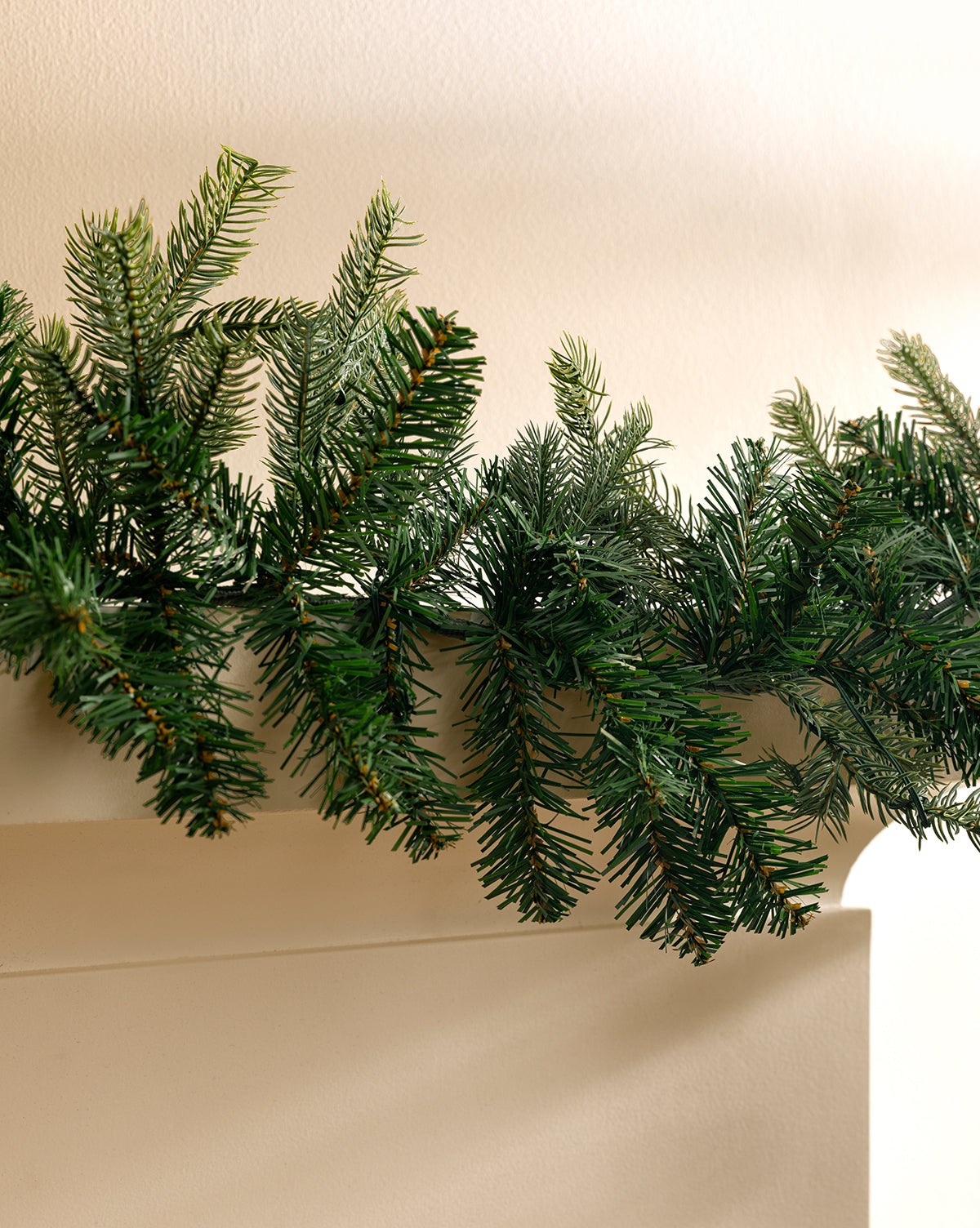 9' Grandis Pre-Lit Garland Indoor/Outdoor Faux Garland