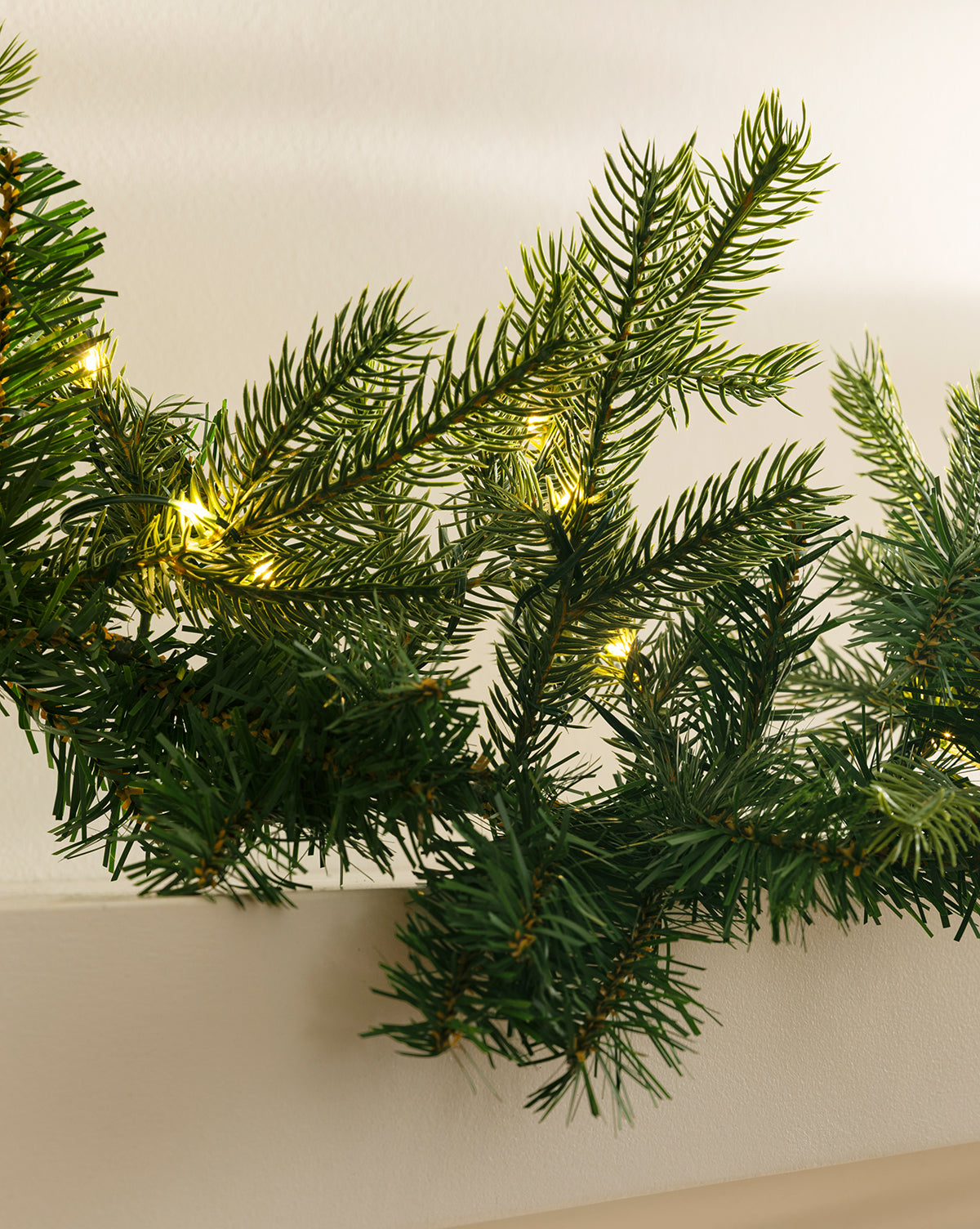 9' Grandis Pre-Lit Garland Indoor/Outdoor Faux Garland