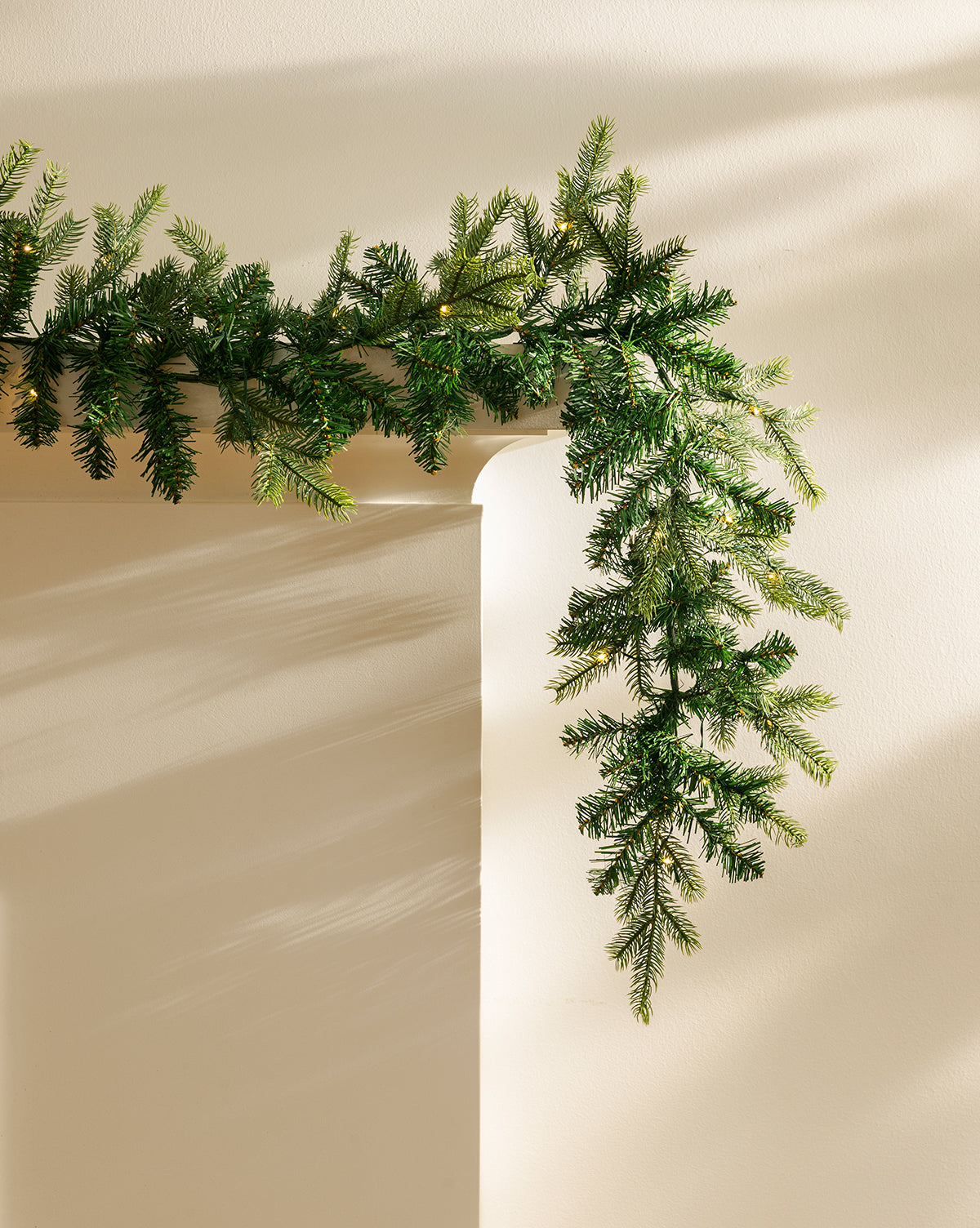 9' Grandis Pre-Lit Garland Indoor/Outdoor Faux Garland