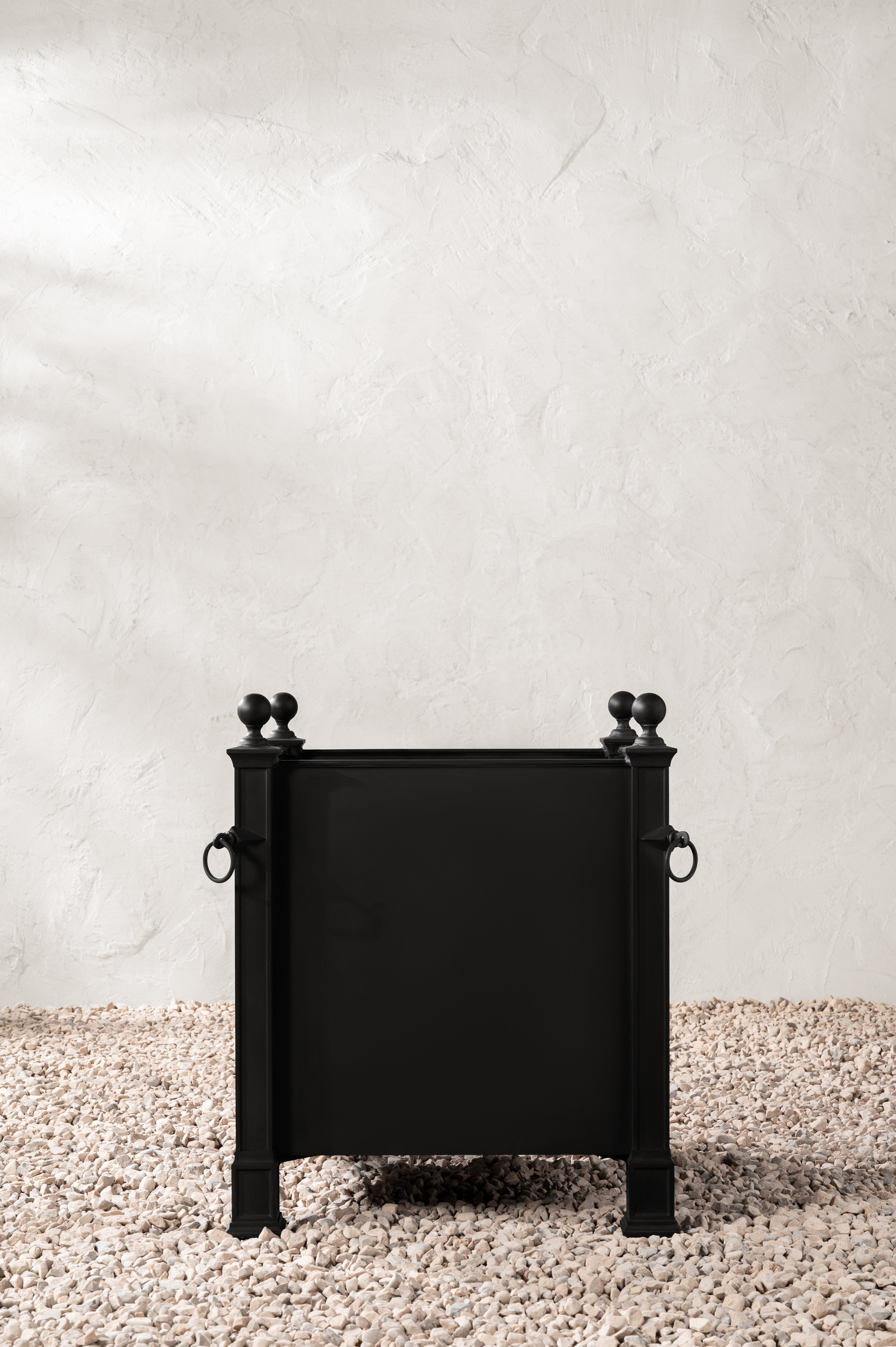 Saracen Outdoor Planter