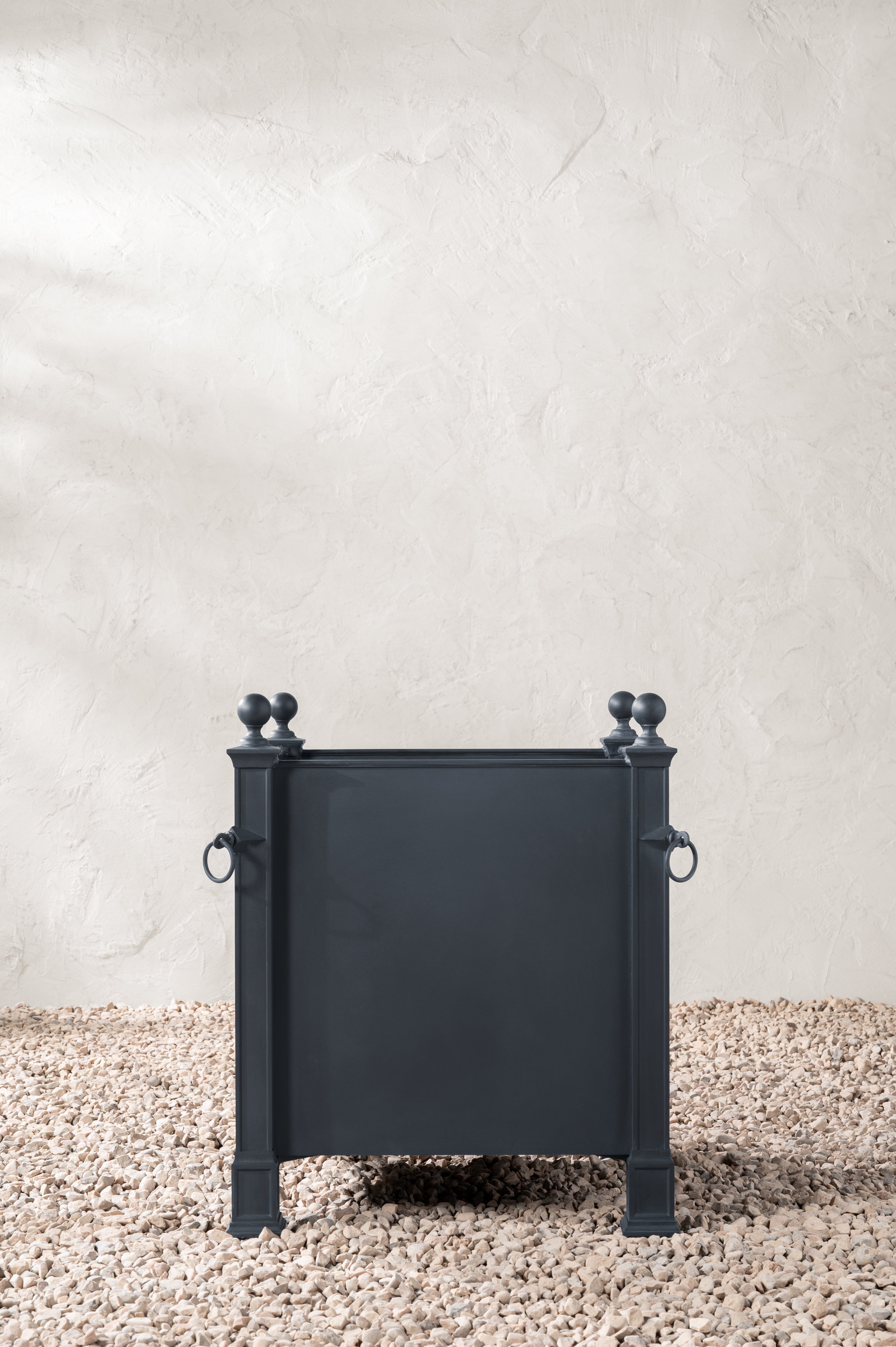 Saracen Outdoor Planter