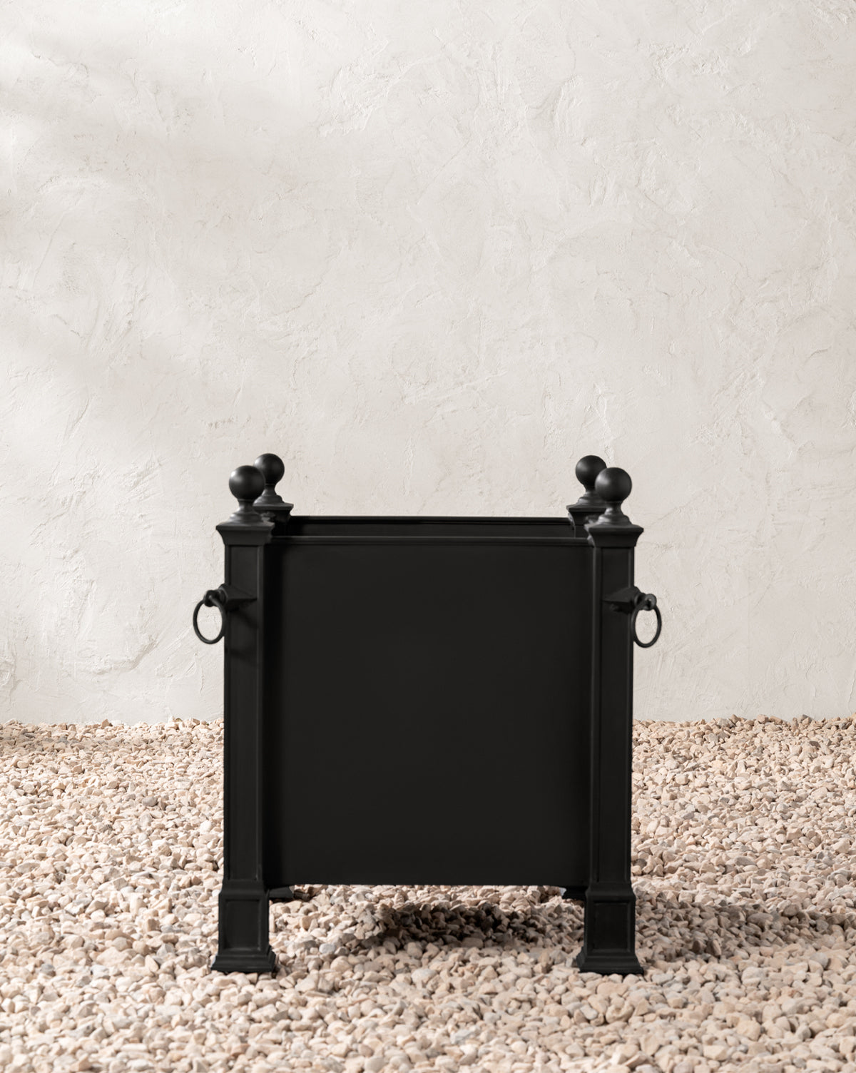 Saracen Outdoor Planter