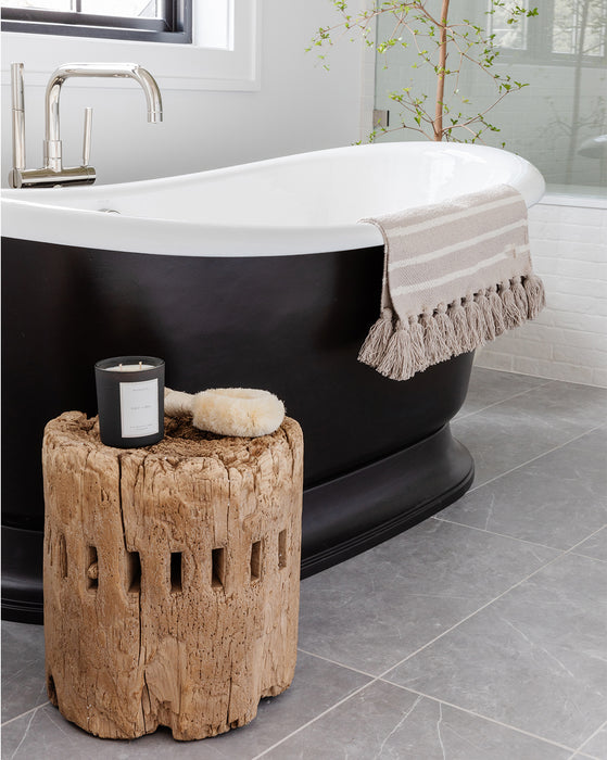 https://www.mcgeeandco.com/cdn/shop/products/beckpinesbathroom14_x700.jpg?v=1669055275