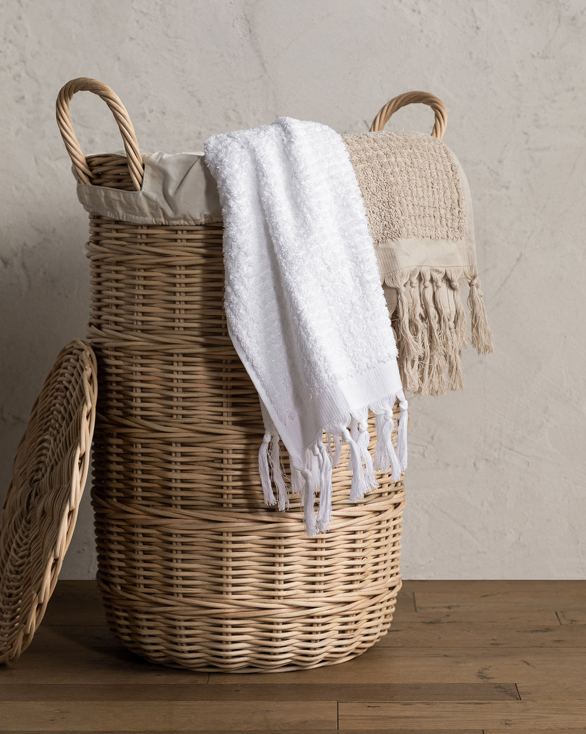 Rattan Lidded Laundry Bin